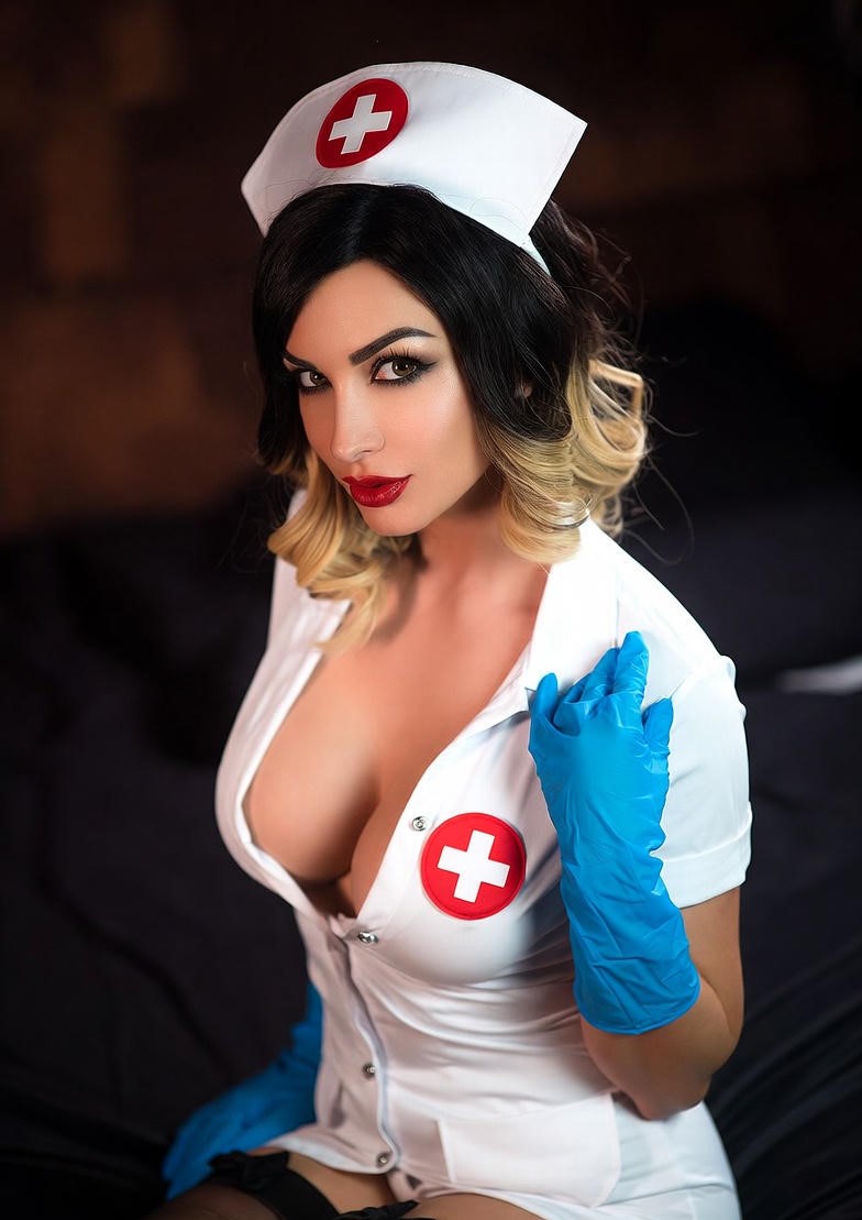 Raziskovalni asistent Poredne kamere raziskujejo raziskovalna dela, namenjena odraslim